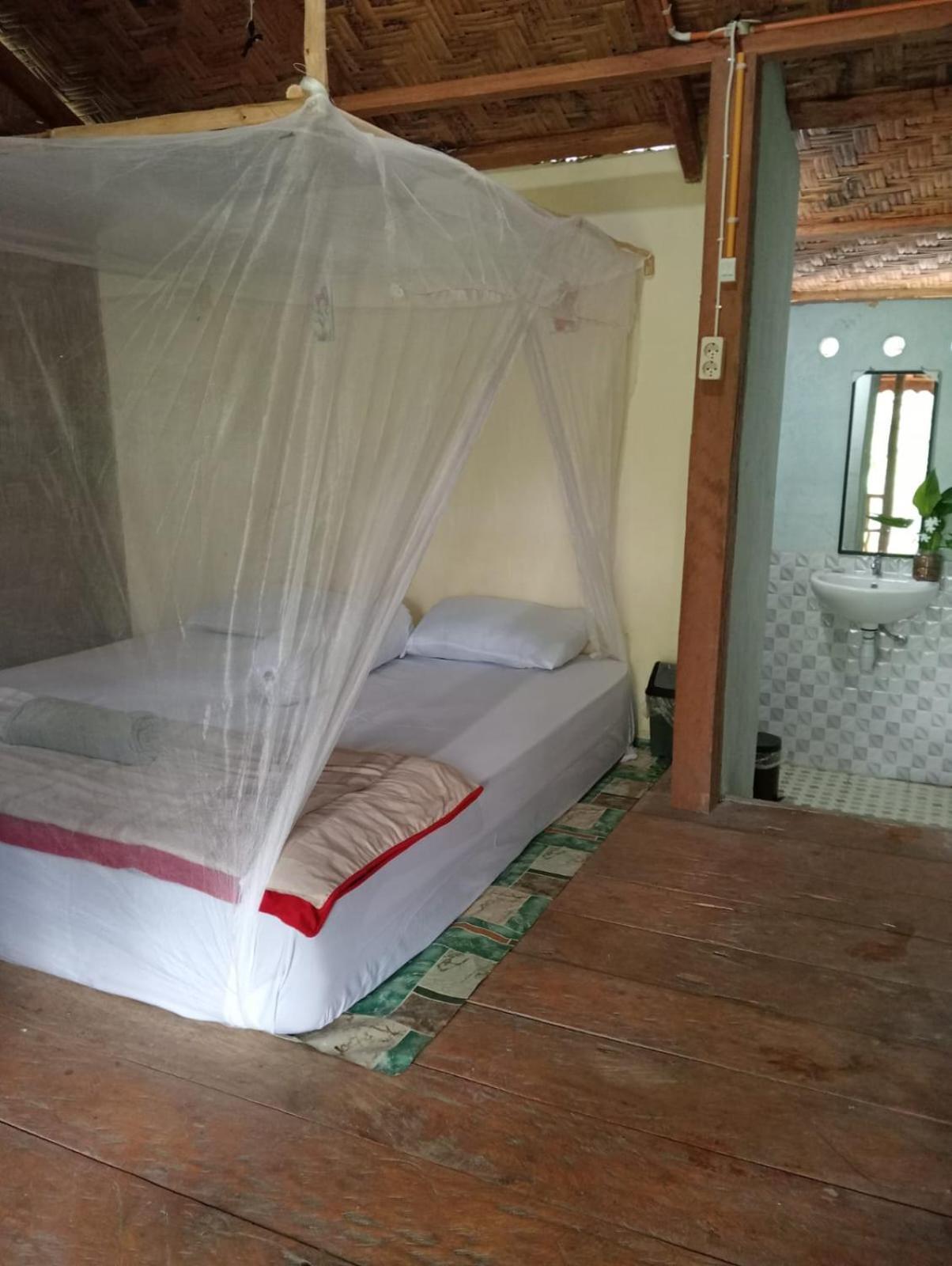 Landak River Guest House Only Trekking With Us Bukit Lawang Exterior foto